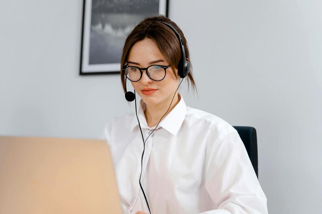 AI customer service assistant Caddy in use